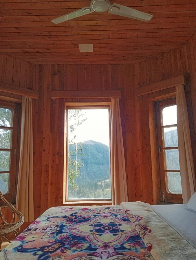 Loghouse At Khajjiar Lake Екстер'єр фото