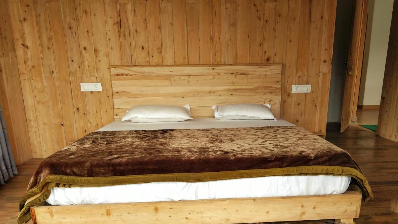 Loghouse At Khajjiar Lake Екстер'єр фото